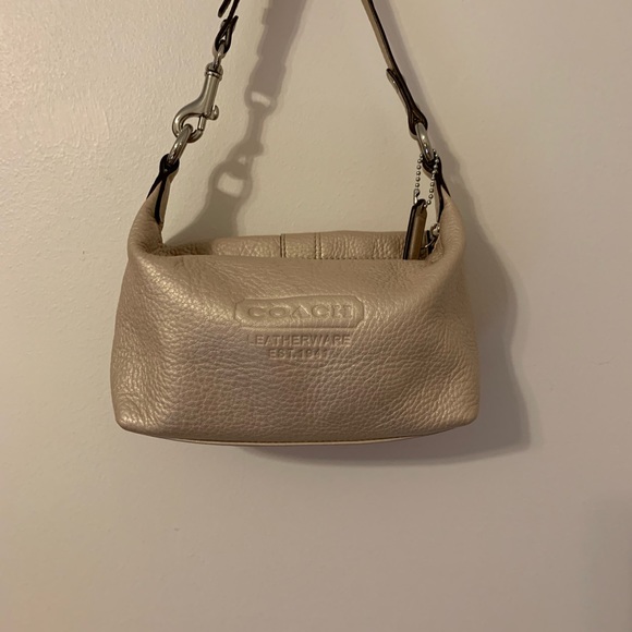 Coach Pearl Grained Leather Pochette Leatherware Est. 1941 pouch bag - Picture 3 of 12